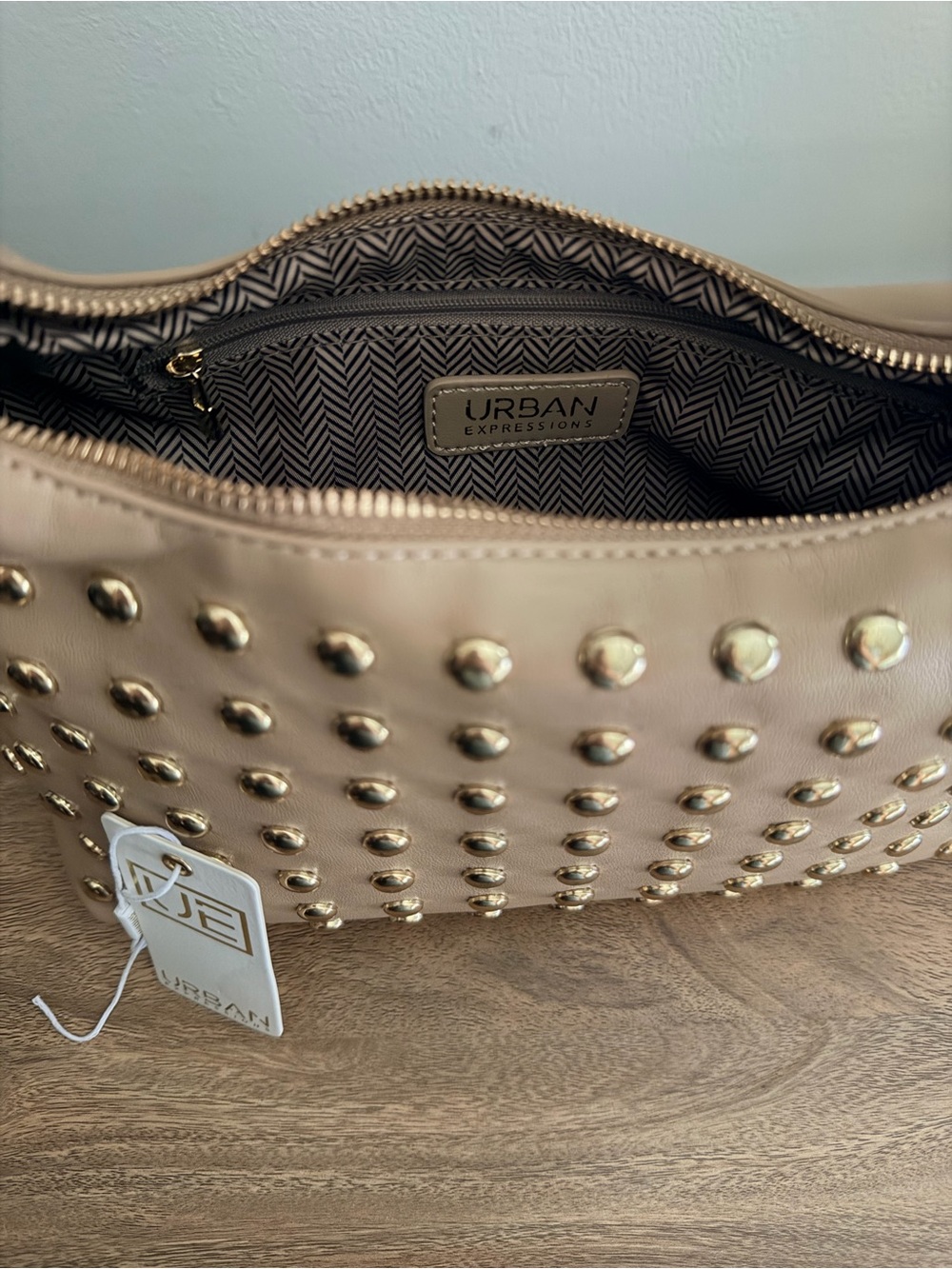 Urban Expressions Beckette Studed Bag Crossbody with gold chain - Picture 5 of 7
